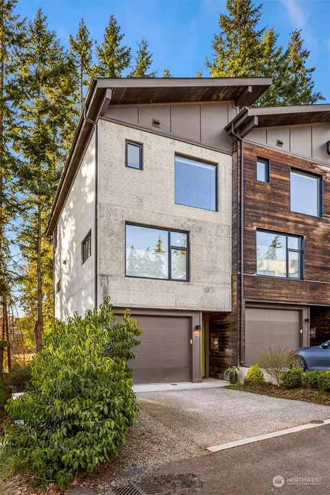 203 Madrona Way NE #7F, Bainbridge Island, WA 98110