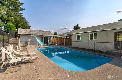 901 Kenroy Ter, East Wenatchee, WA 98802