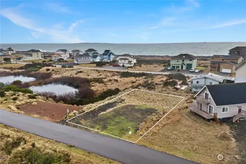 463 Sea View St SW, Ocean Shores, WA 98569