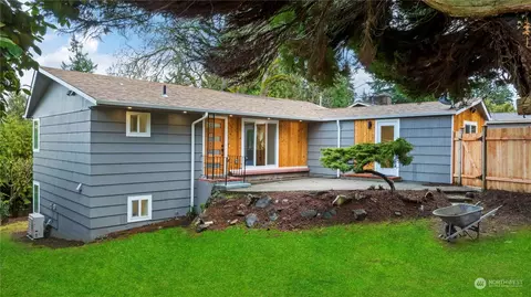 9516 15th Ave NE, Seattle, WA 98115