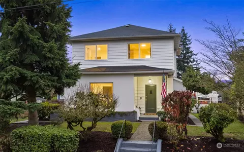 3608 N 12th St, Tacoma, WA 98406