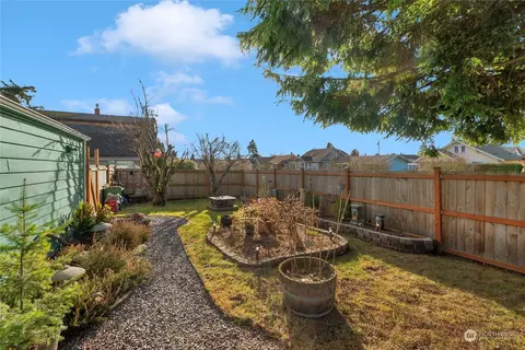 Exterior - 2502 19th St, Everett, WA 98201 photo 10 of 12