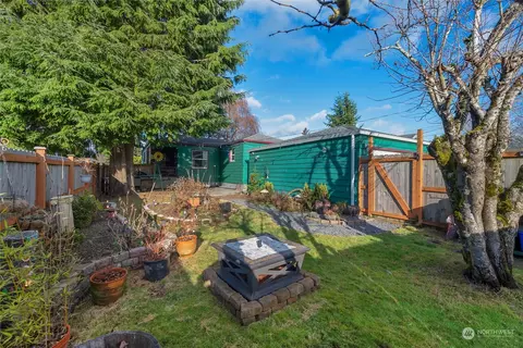 Exterior - 2502 19th St, Everett, WA 98201 photo 4 of 12