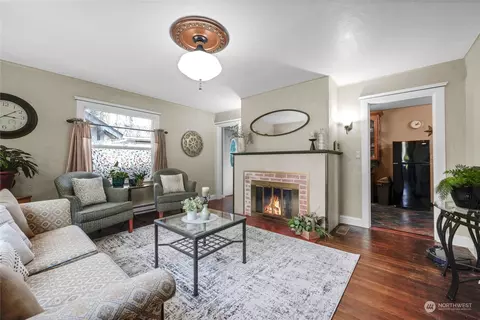 Living - 2502 19th St, Everett, WA 98201 photo 1 of 5