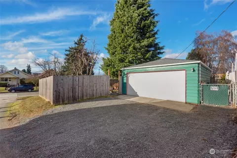 Exterior - 2502 19th St, Everett, WA 98201 photo 5 of 12