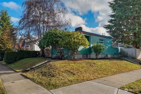 Exterior - 2502 19th St, Everett, WA 98201 photo 2 of 12
