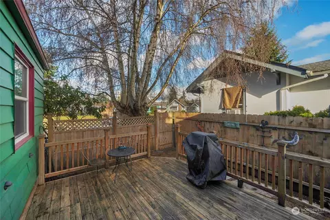 Exterior - 2502 19th St, Everett, WA 98201 photo 8 of 12