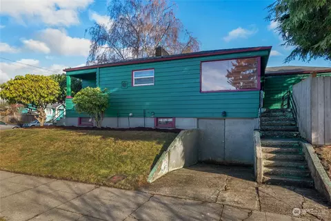 Exterior - 2502 19th St, Everett, WA 98201 photo 3 of 12
