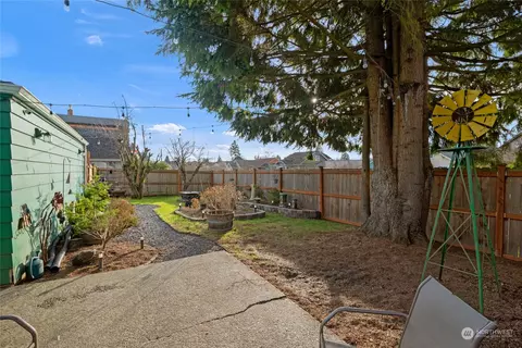 Exterior - 2502 19th St, Everett, WA 98201 photo 7 of 12