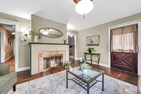 Living - 2502 19th St, Everett, WA 98201 photo 2 of 5
