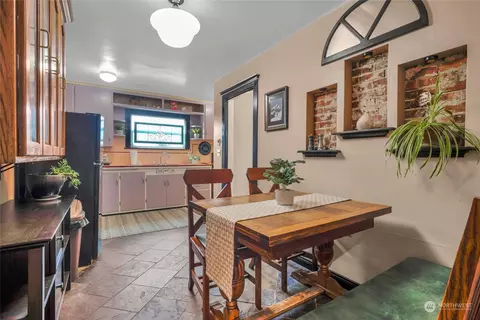 Dining - 2502 19th St, Everett, WA 98201 photo 1 of 2