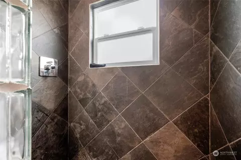 Bath - 2502 19th St, Everett, WA 98201 photo 3 of 3
