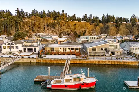 3718 Steelhead Dr, Greenbank, WA 98253