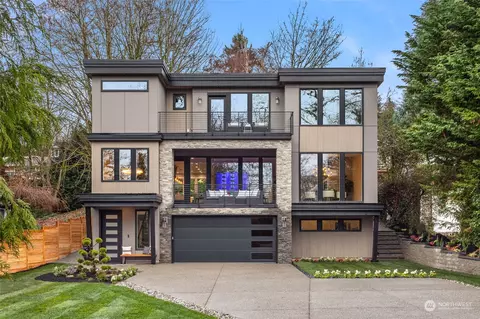 404 10th St S, Kirkland, WA 98033