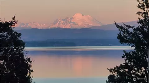 1353 Rainbow Ln, Camano Island, WA 98282