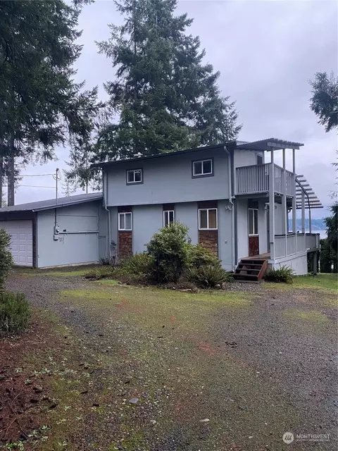 81 E Treasure Island Dr, Allyn, WA 98524