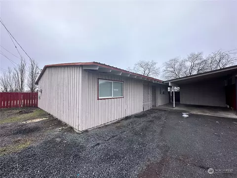 423 Offutt Dr, Moses Lake, WA 98837