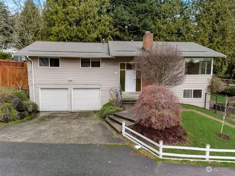5414 NE 195th St, Lake Forest Park, WA 98155