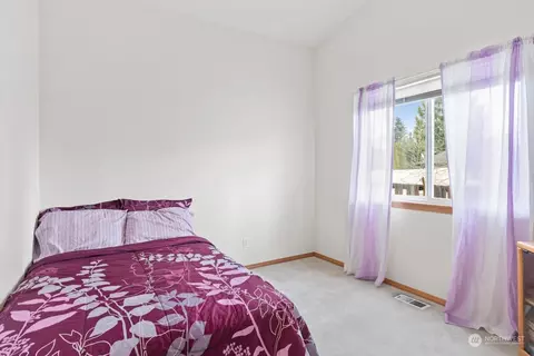 Bedroom - 11925 9th Ave W, Everett, WA 98204 photo 4 of 5