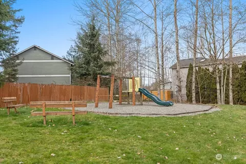 Exterior - 11925 9th Ave W, Everett, WA 98204 photo 4 of 5