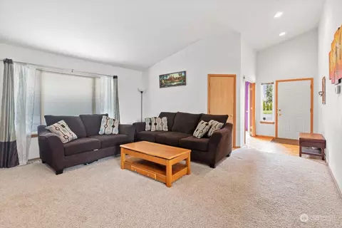 Living - 11925 9th Ave W, Everett, WA 98204 photo 3 of 4