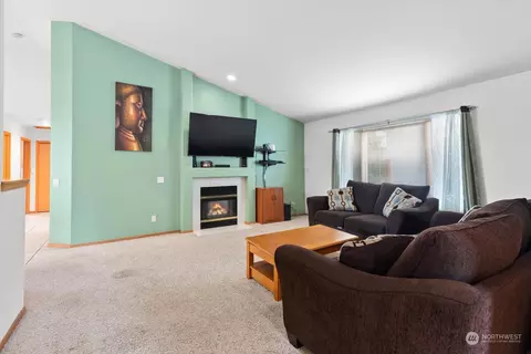 Living - 11925 9th Ave W, Everett, WA 98204 photo 1 of 4