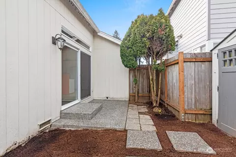 Exterior - 11925 9th Ave W, Everett, WA 98204 photo 3 of 5