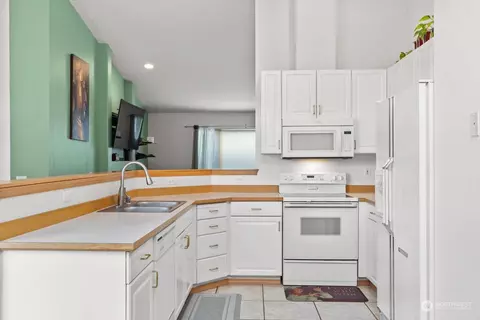 Kitchen - 11925 9th Ave W, Everett, WA 98204 photo 2 of 4