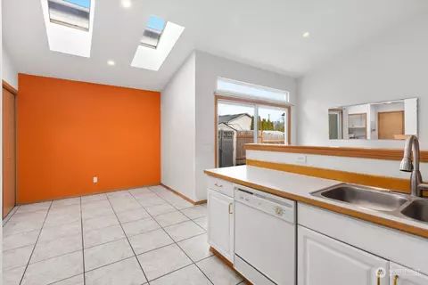 Kitchen - 11925 9th Ave W, Everett, WA 98204 photo 4 of 4