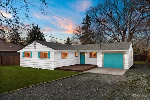 451 SE Quaker St, Oak Harbor, WA 98277