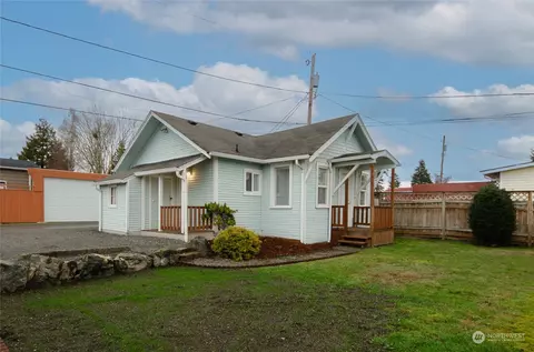 2701 Leonard Dr #B, Everett, WA 98201