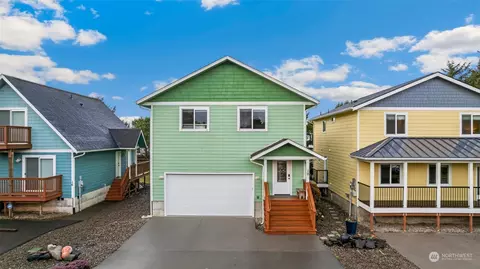 10 Drake Ln, Pacific Beach, WA 98571