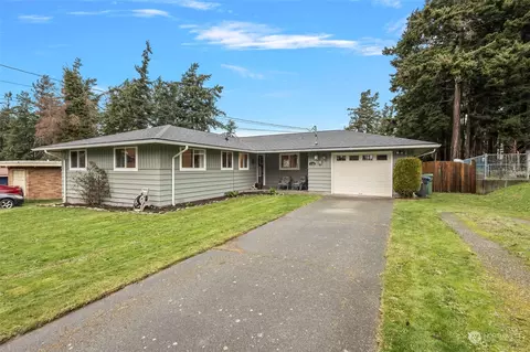 1742 NE 6th Ave, Oak Harbor, WA 98277