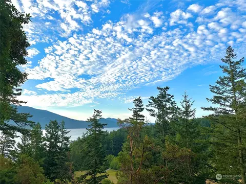 28 Blanc Rd, Eastsound, WA 98245