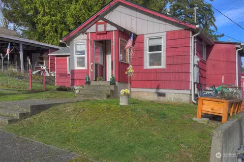 925 Division St, Port Orchard, WA 98366