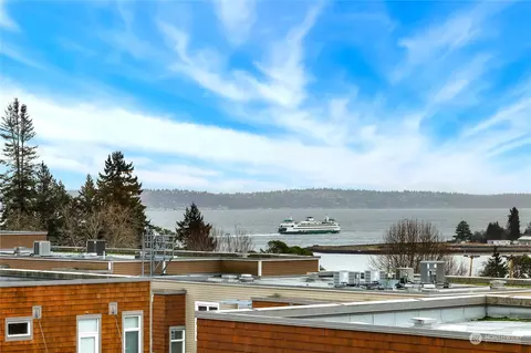 170 Harbor Square Loop NE #A401, Bainbridge Island, WA 98110