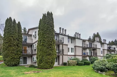 12623 NE 130th Way #B204, Kirkland, WA 98034