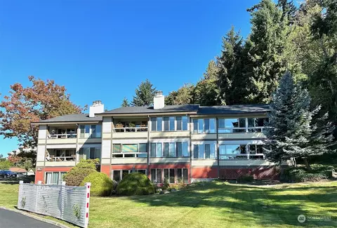 23403 Lakeview Dr #I-203, Mountlake Terrace, WA 98043
