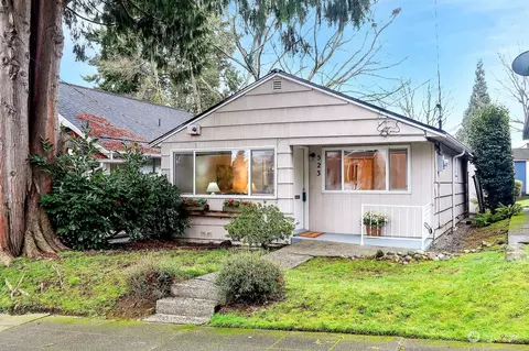523 N 74th St, Seattle, WA 98103