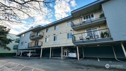 9255 Greenwood Ave N #32, Seattle, WA 98103