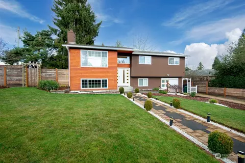 15518 NE 52nd St, Redmond, WA 98052