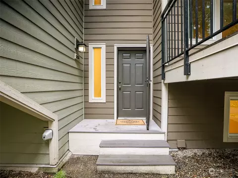 826 N 161st Pl, Shoreline, WA 98133