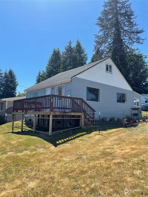 1132 Fowler St, Raymond, WA 98577