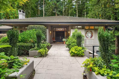 5265 Jung Frau Pl NW, Issaquah, WA 98027