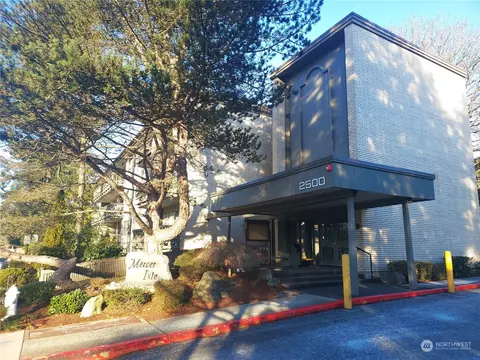 2500 81st Ave SE #133, Mercer Island, WA 98040