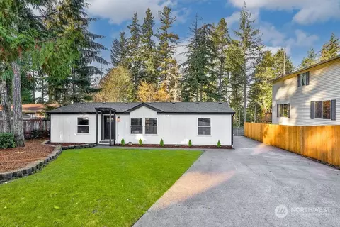 1910 E Trails End Dr, Belfair, WA 98528