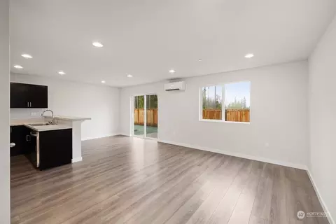 152 Creekside Dr, Port Angeles, WA 98362