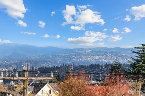 View/Area - 2114 N 43rd St, Seattle, WA 98103 photo 1 of 2
