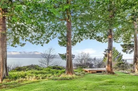 1711 Joans Ln, Lummi Island, WA 98262