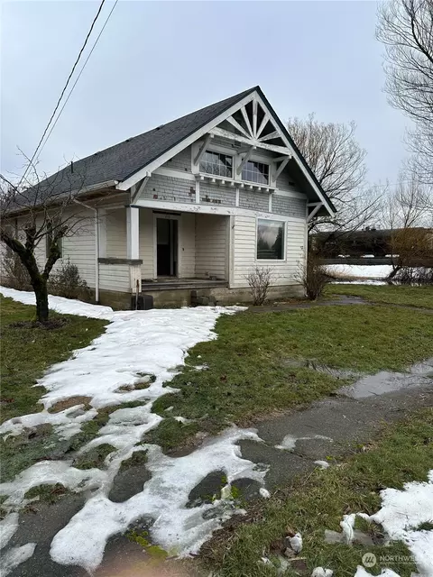 210 W 2nd St, Sumas, WA 98295